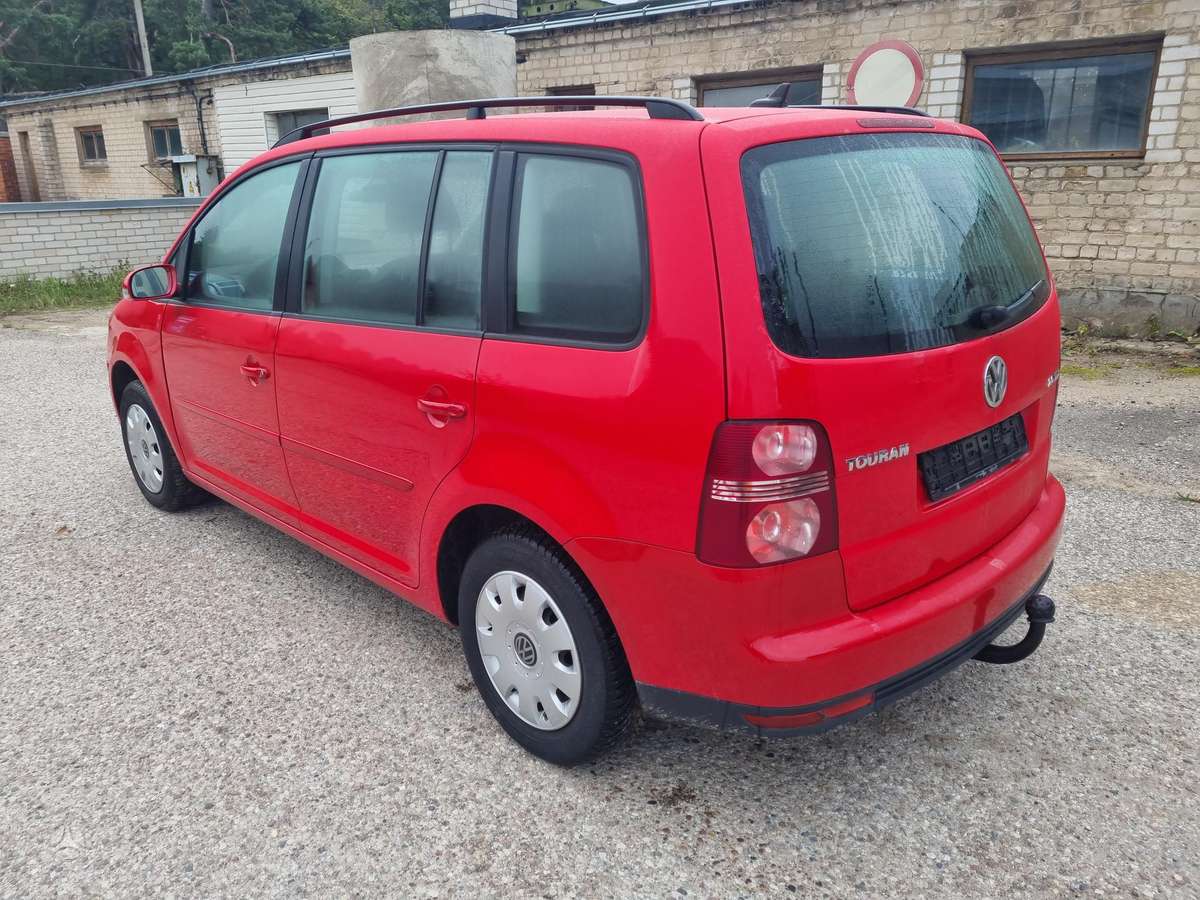 Volkswagen Touran - 4