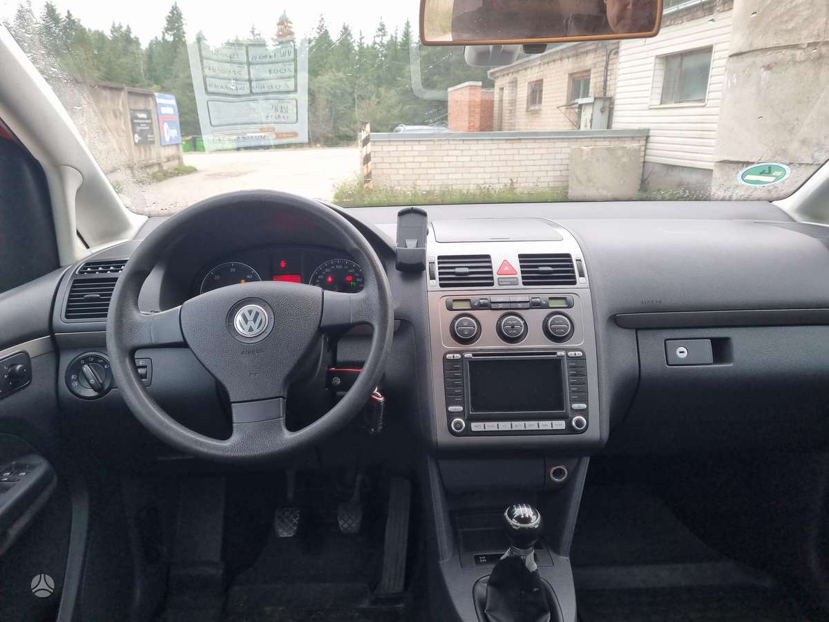 Volkswagen Touran - 8