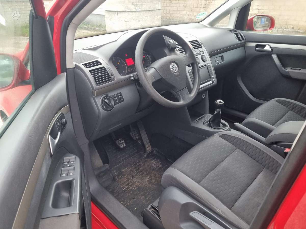 Volkswagen Touran - 9