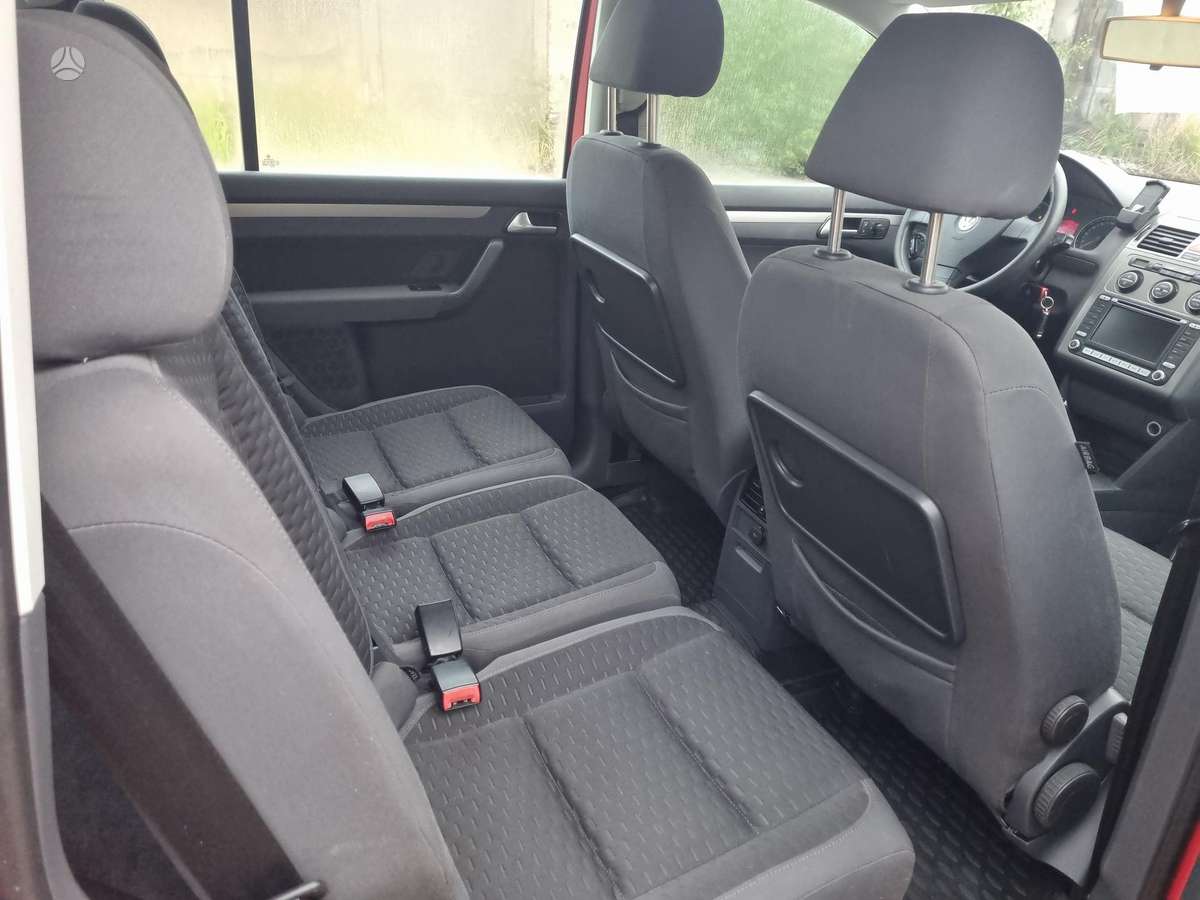 Volkswagen Touran - 10