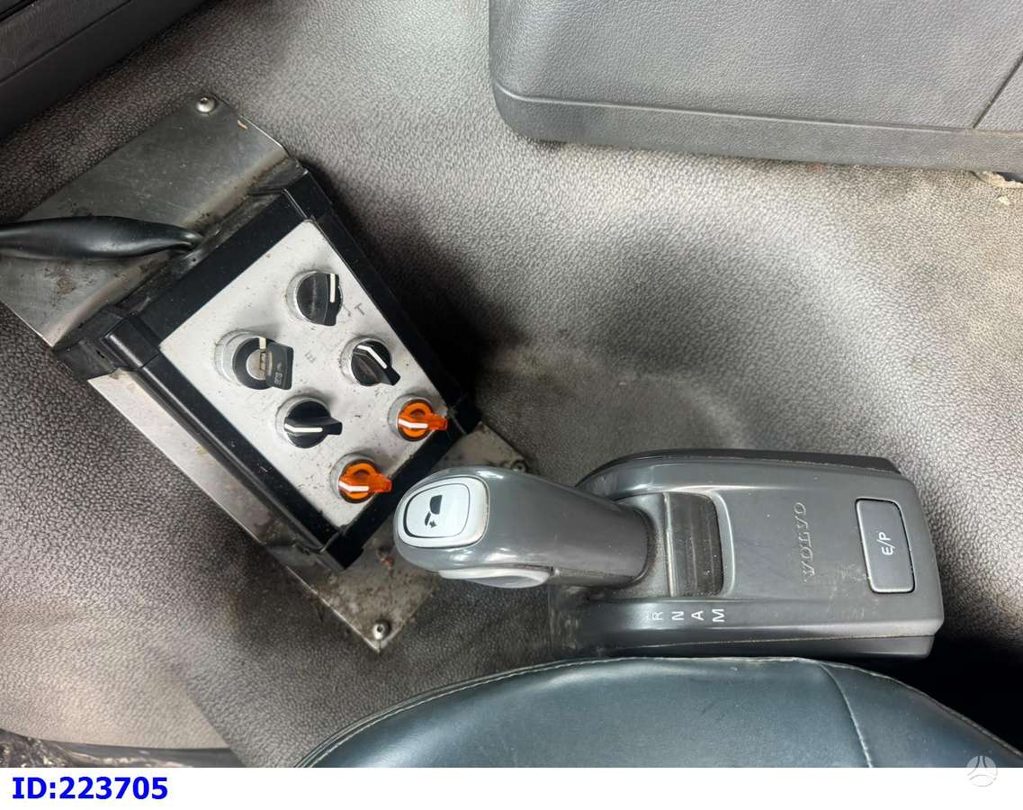 Volvo FMX 330 6x2, other