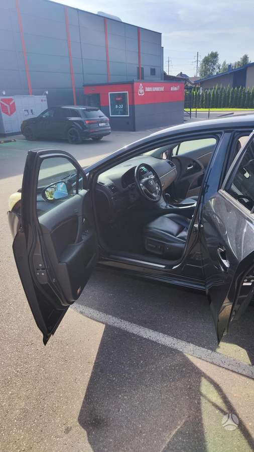 Toyota Avensis - 11