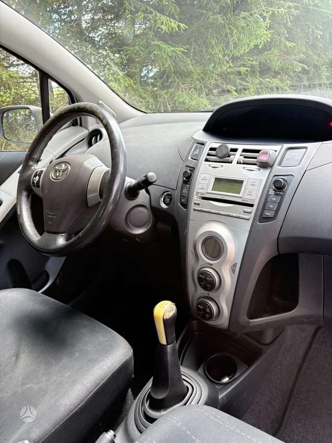 Toyota Yaris - 7