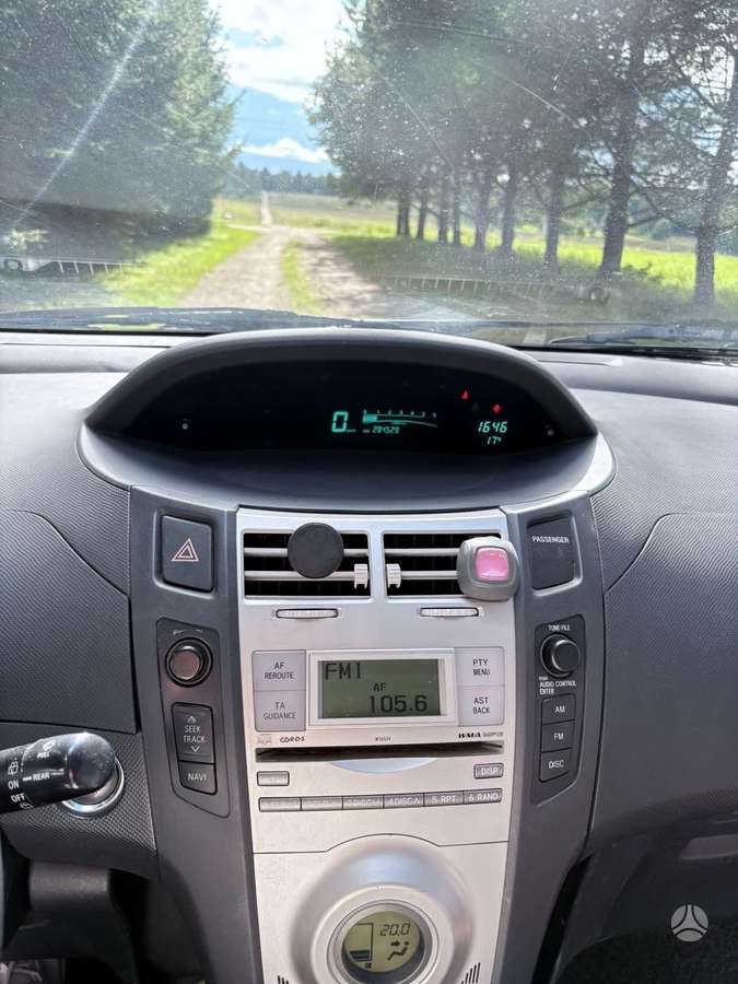 Toyota Yaris - 9