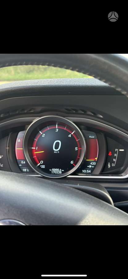Volvo V40 Cross Country - 4