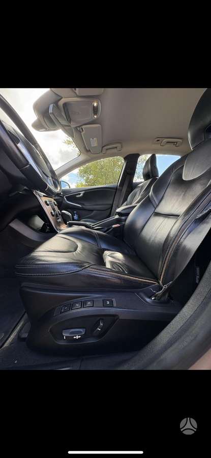 Volvo V40 Cross Country - 7