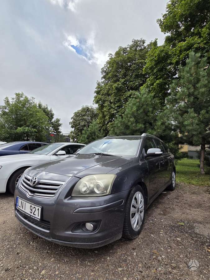 Toyota Avensis - 2
