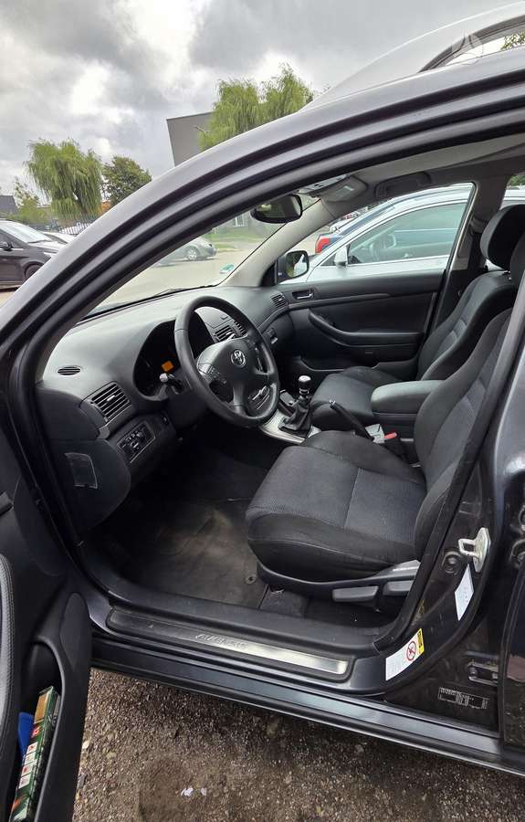 Toyota Avensis - 6