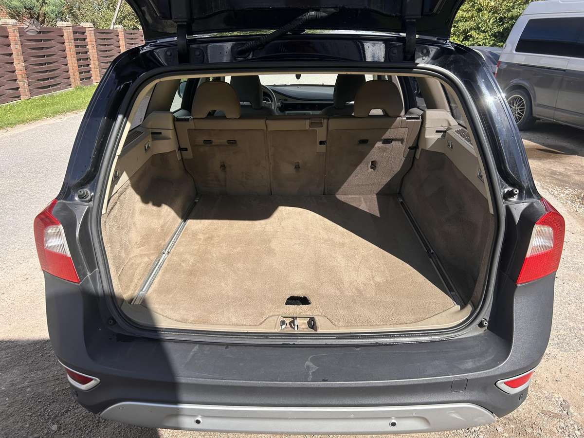 Volvo XC70 - 8