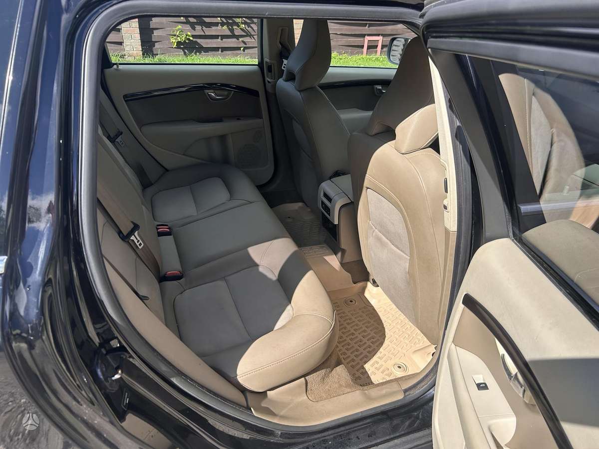Volvo XC70 - 9