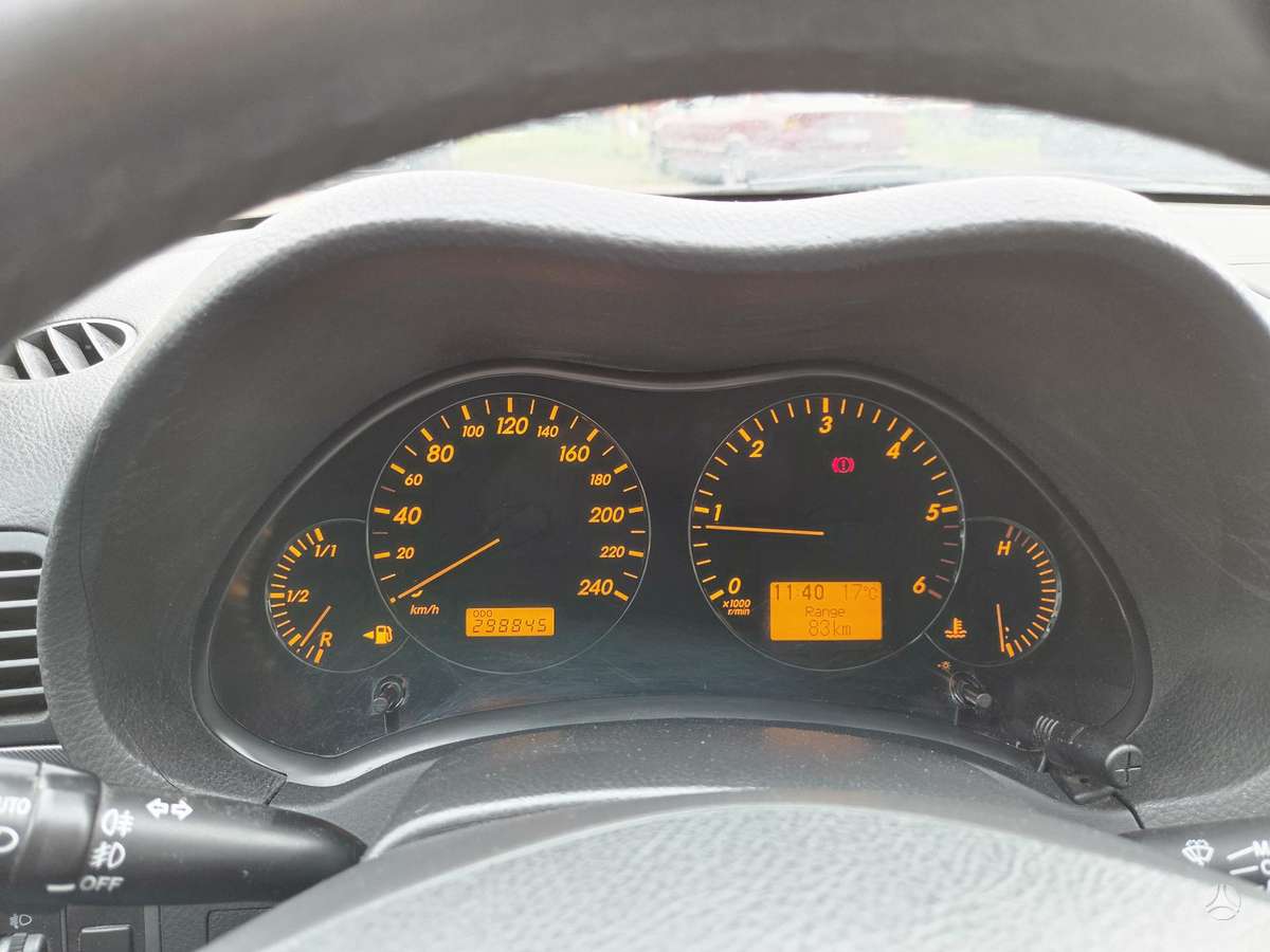 Toyota Avensis - 8