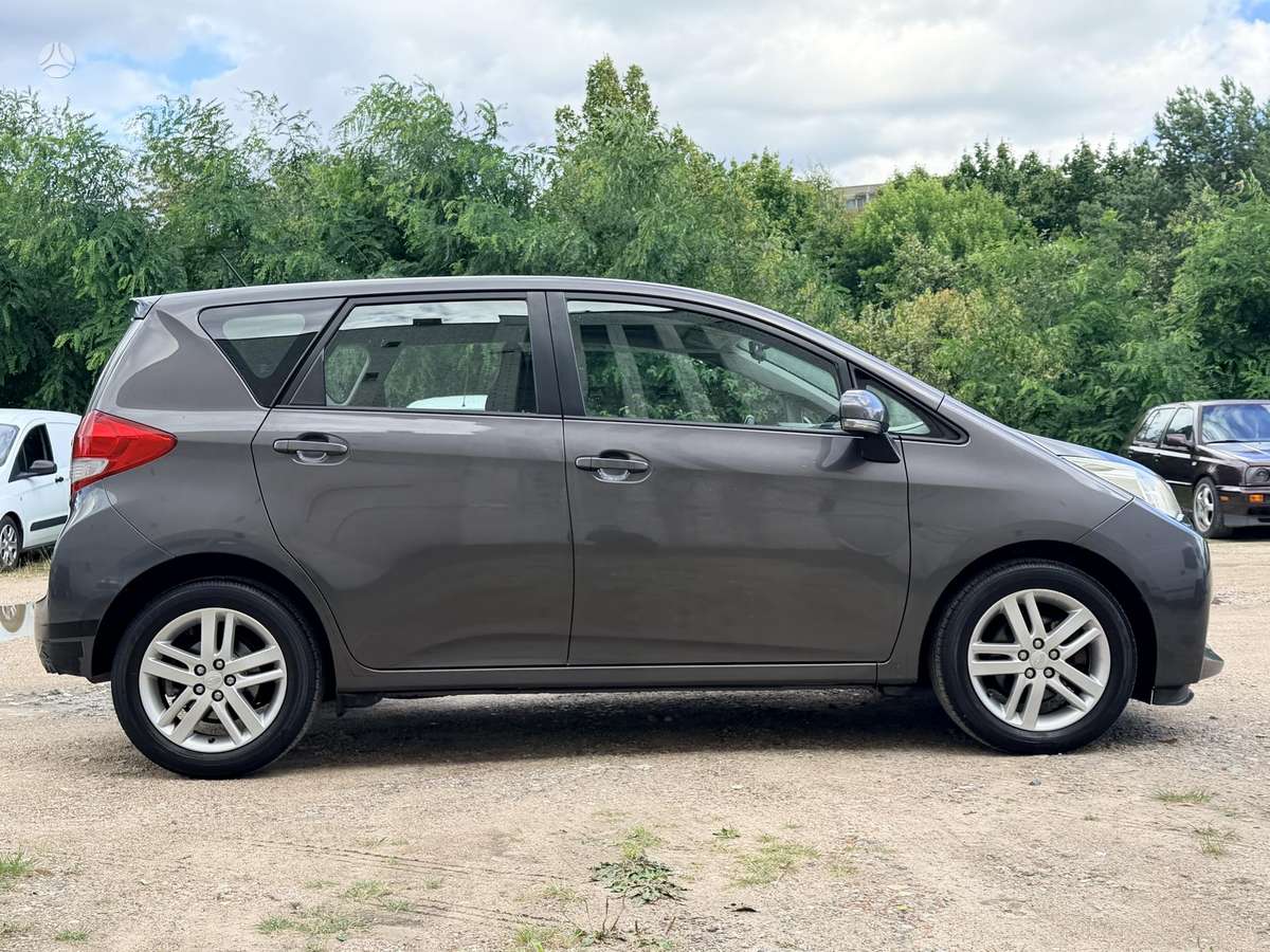 Subaru Trezia - 4