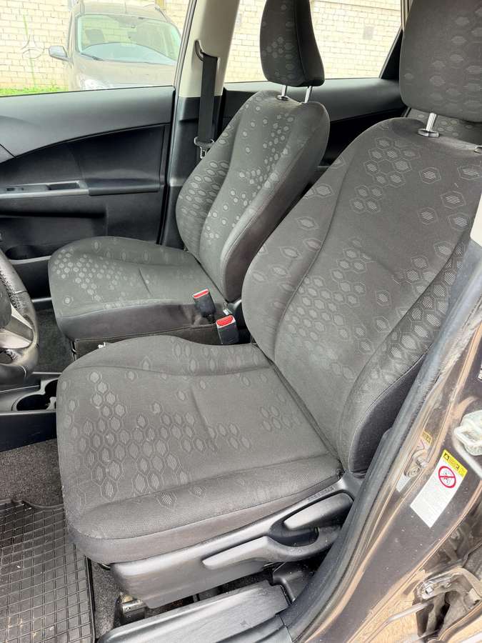 Subaru Trezia - 8