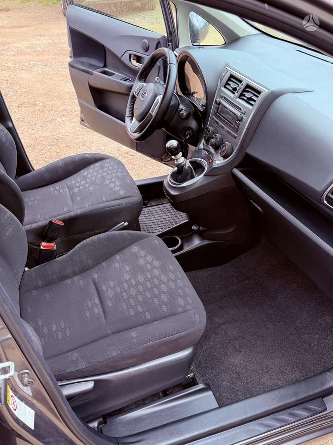 Subaru Trezia - 11