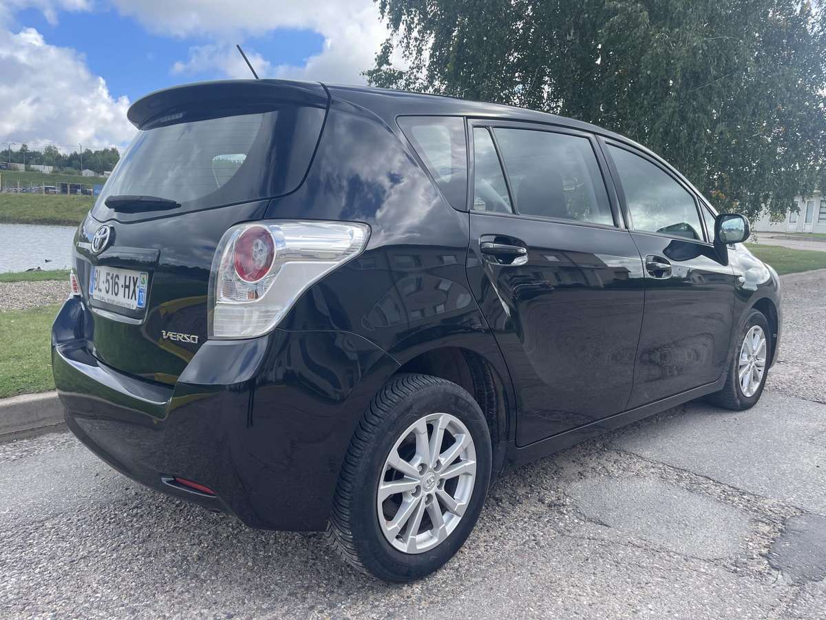 Toyota Verso - 3