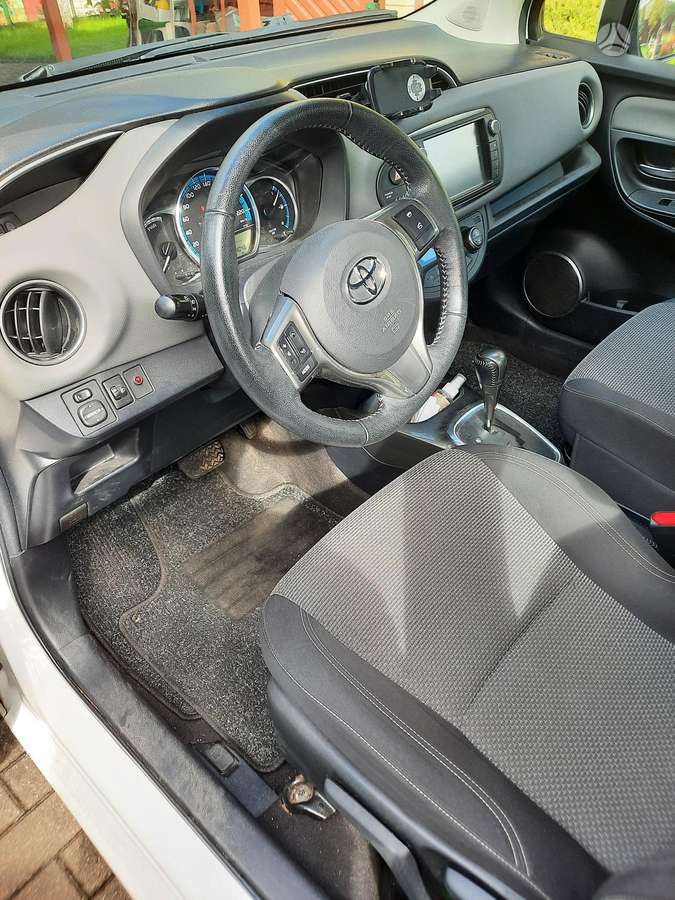 Toyota Yaris - 5