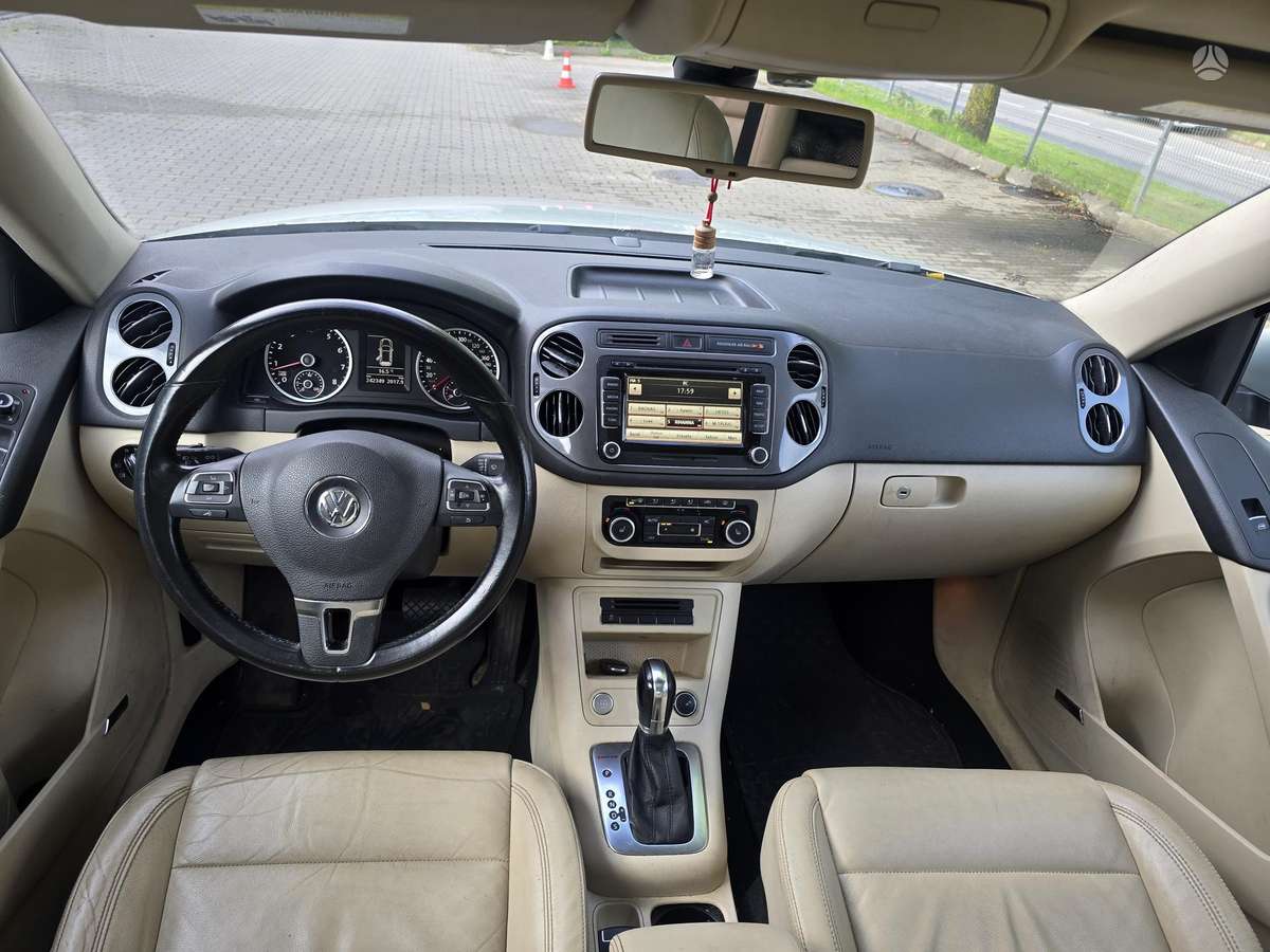 Volkswagen Tiguan - 10