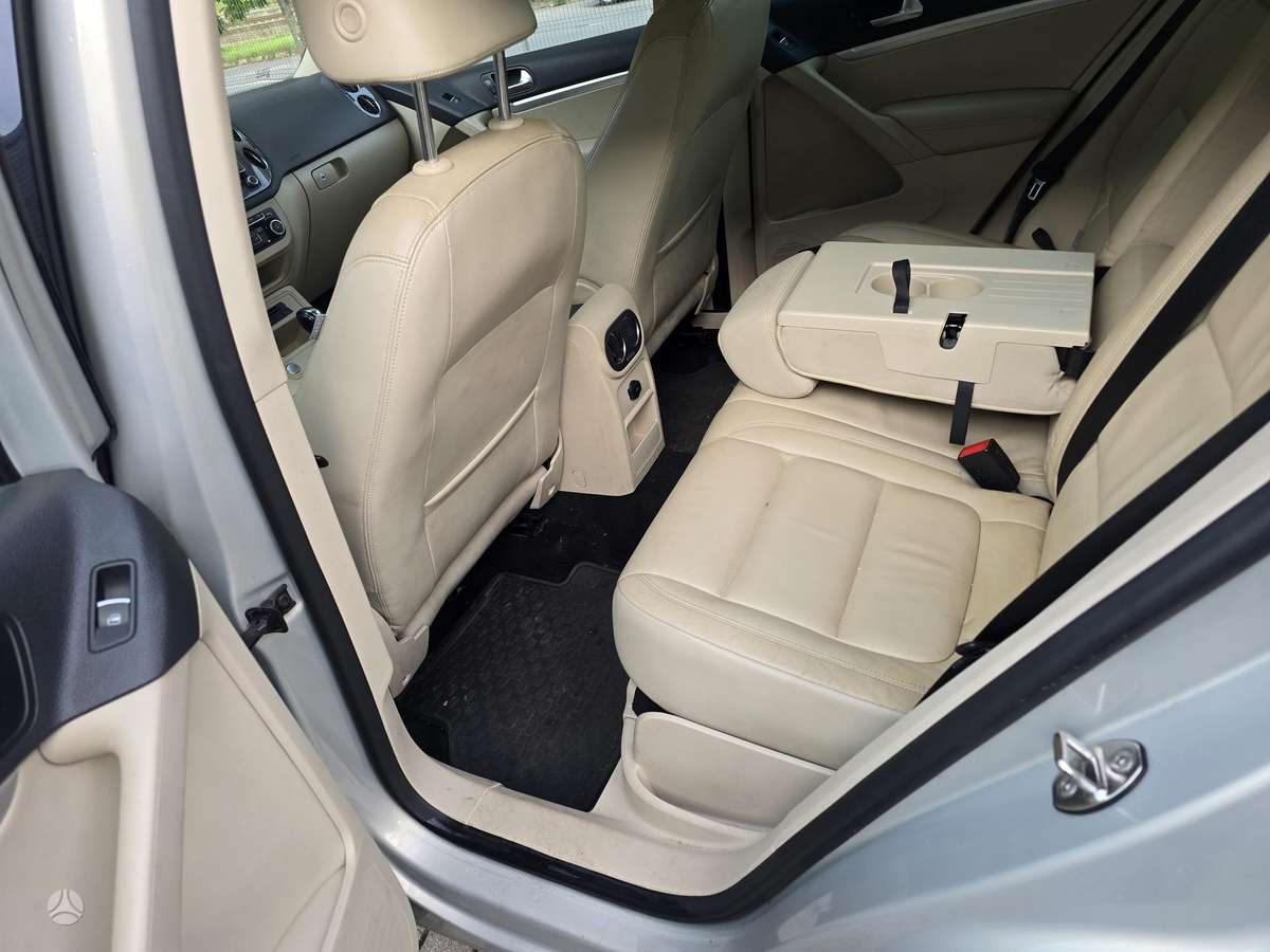 Volkswagen Tiguan - 11