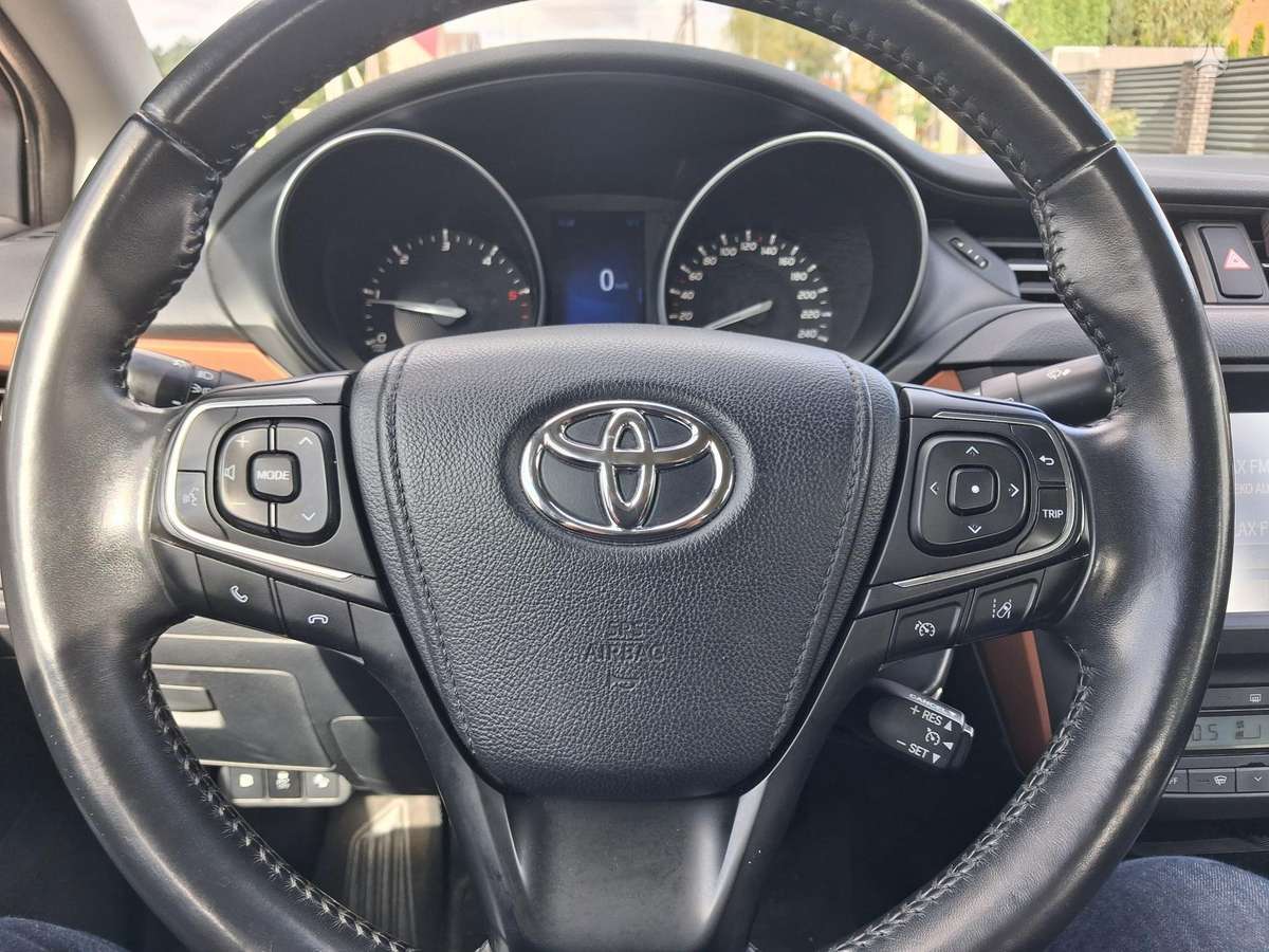 Toyota Avensis - 10