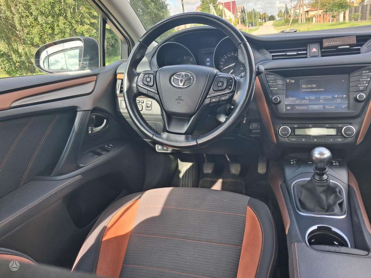 Toyota Avensis - 8