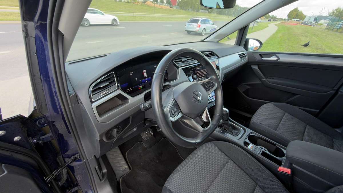 Volkswagen Touran - 10
