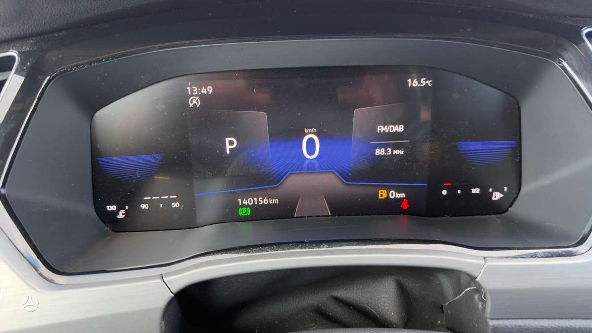 Volkswagen Touran - 12