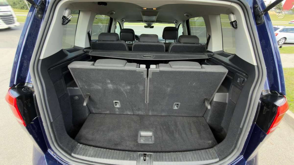 Volkswagen Touran - 9