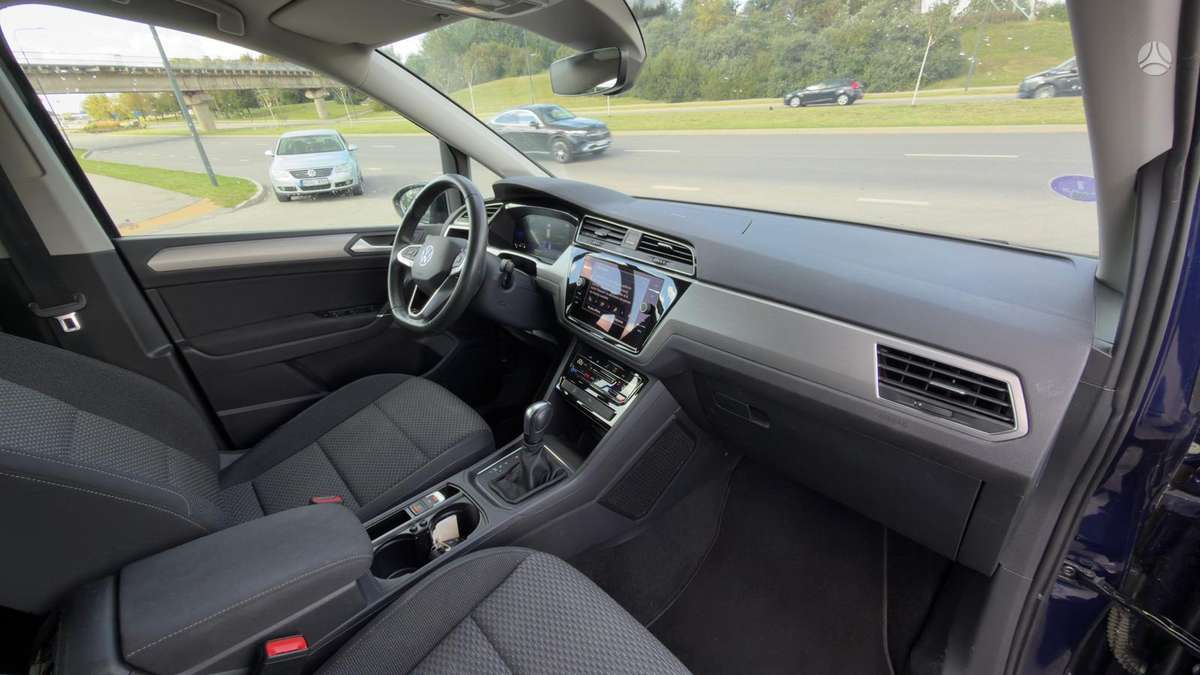 Volkswagen Touran - 11