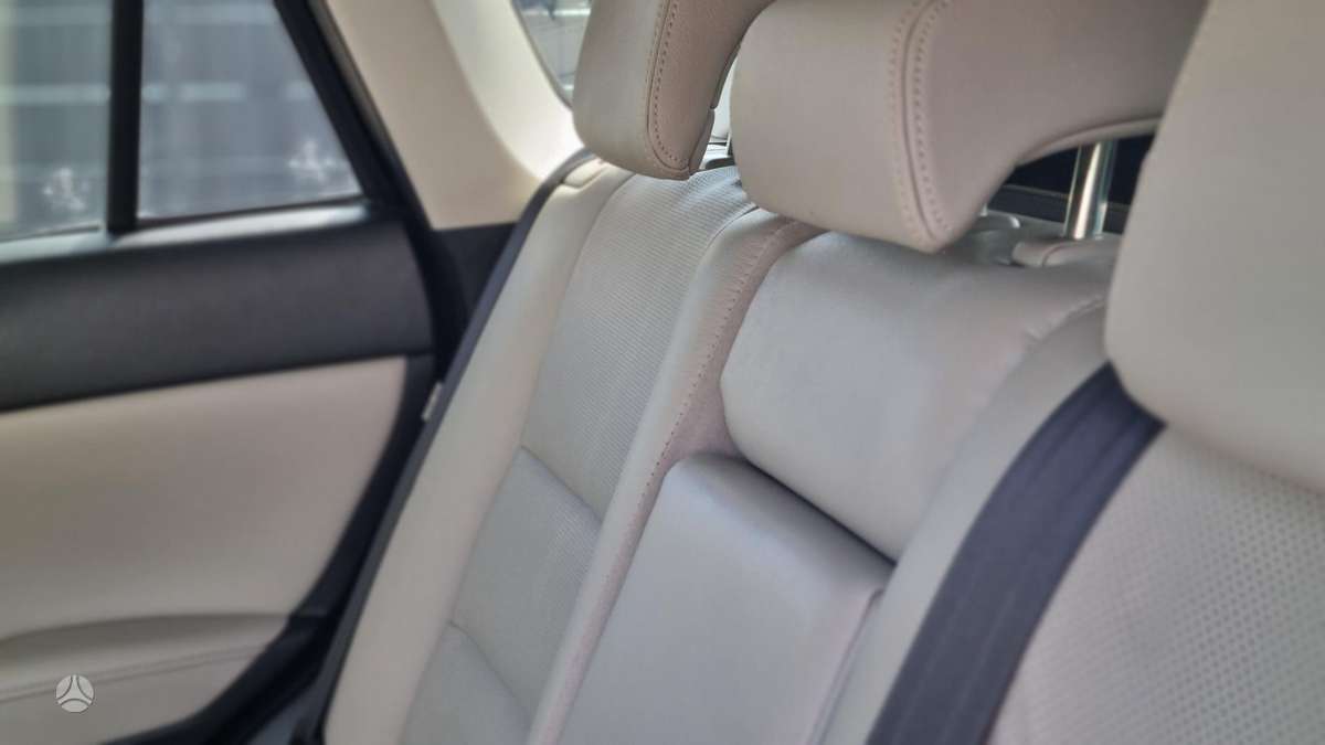 Mazda CX-5, 2.2 l., off-road / crossover