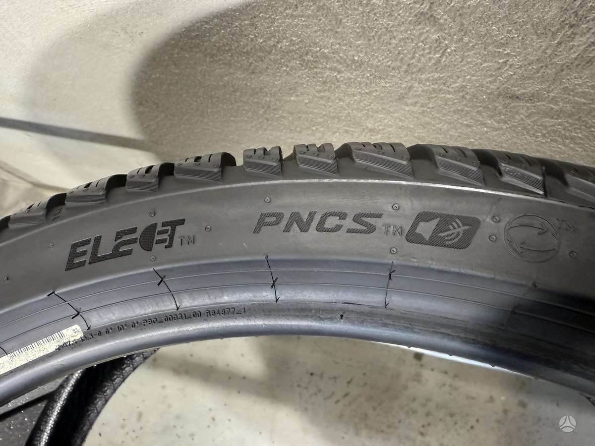 Pirelli Pzero winter2/2025m, winter 275/30 R21