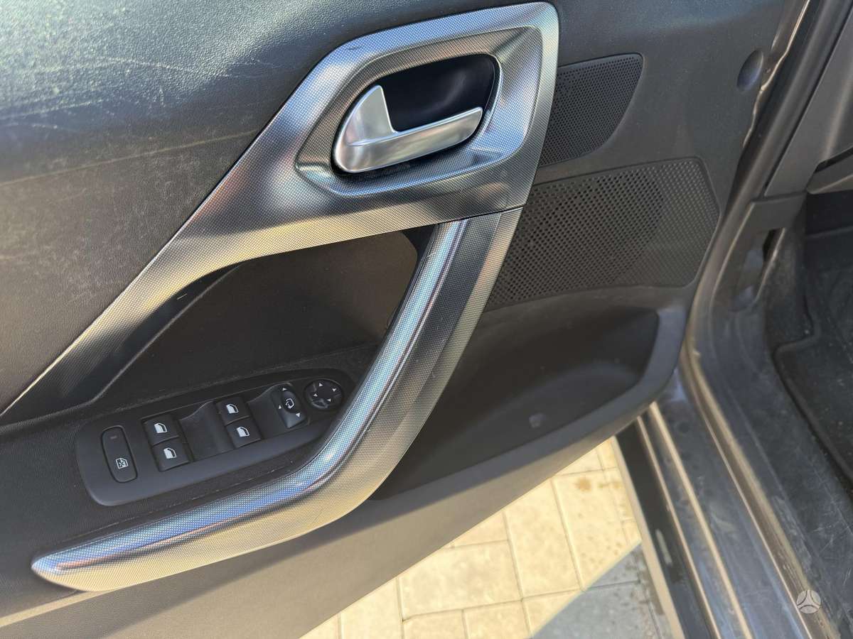 Peugeot 2008 - 9