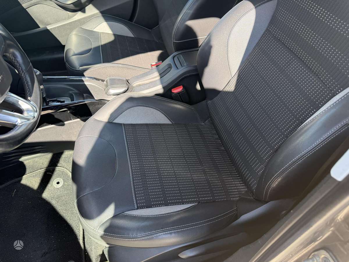 Peugeot 2008 - 10