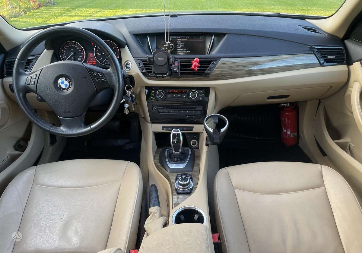 BMW X1, 2.0 l., off-road / crossover