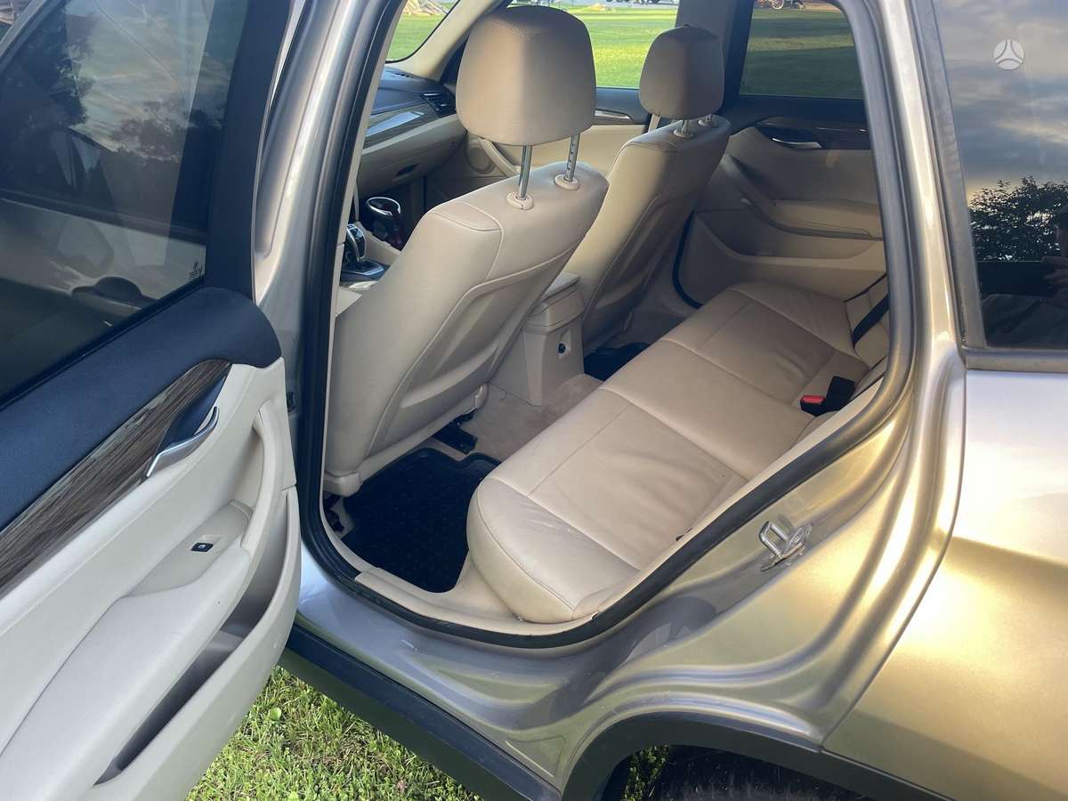 BMW X1, 2.0 l., off-road / crossover