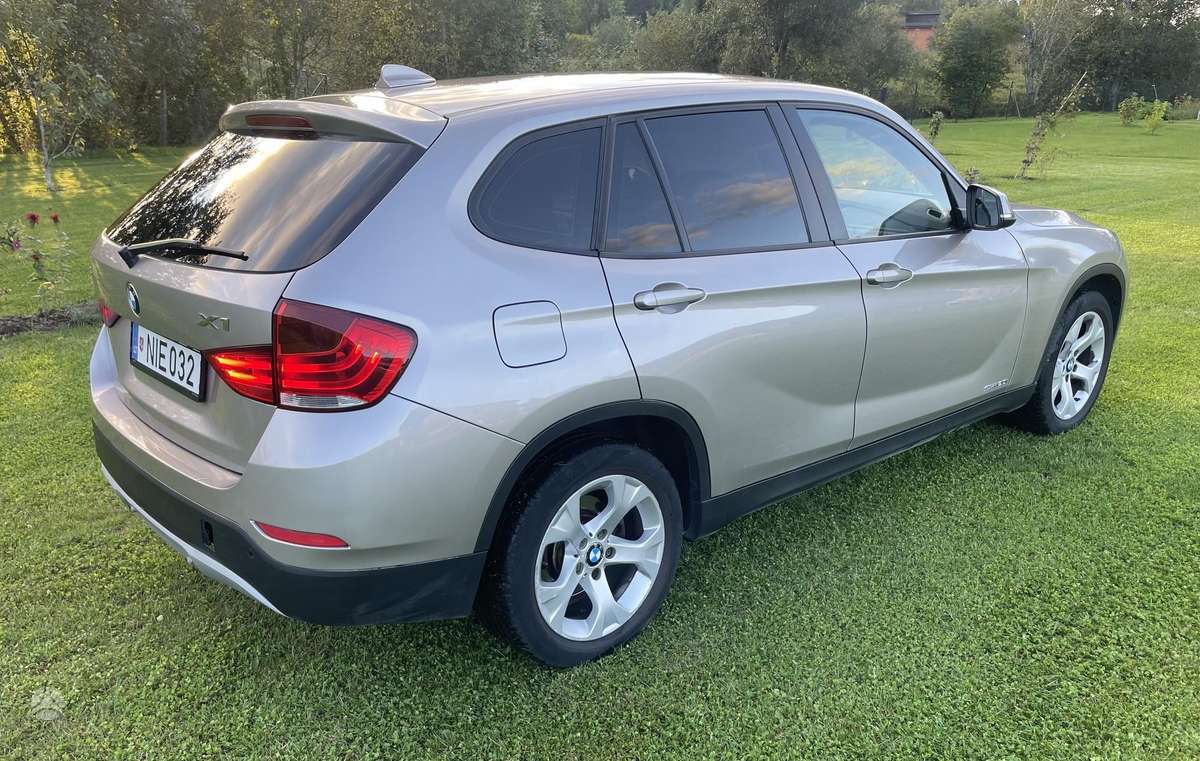 BMW X1, 2.0 l., off-road / crossover
