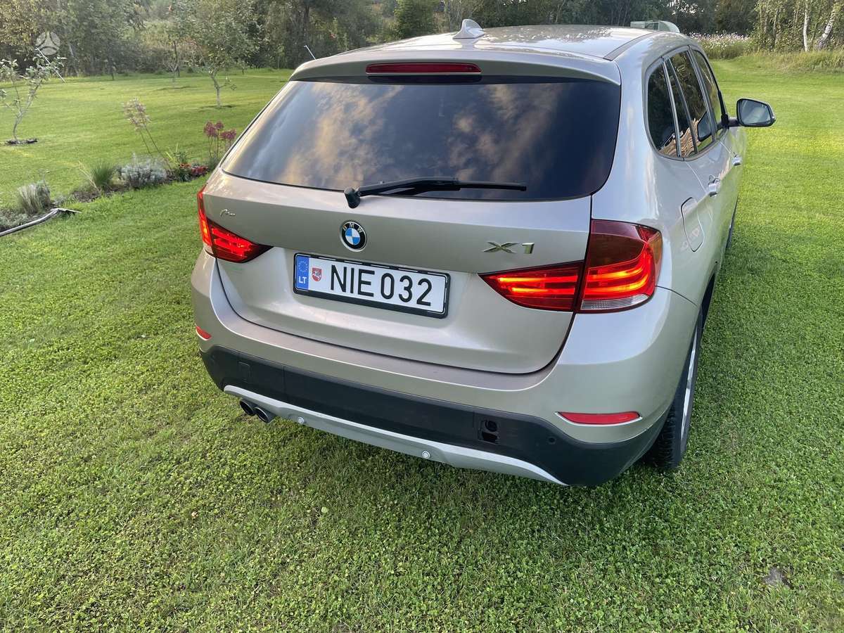 BMW X1, 2.0 l., off-road / crossover