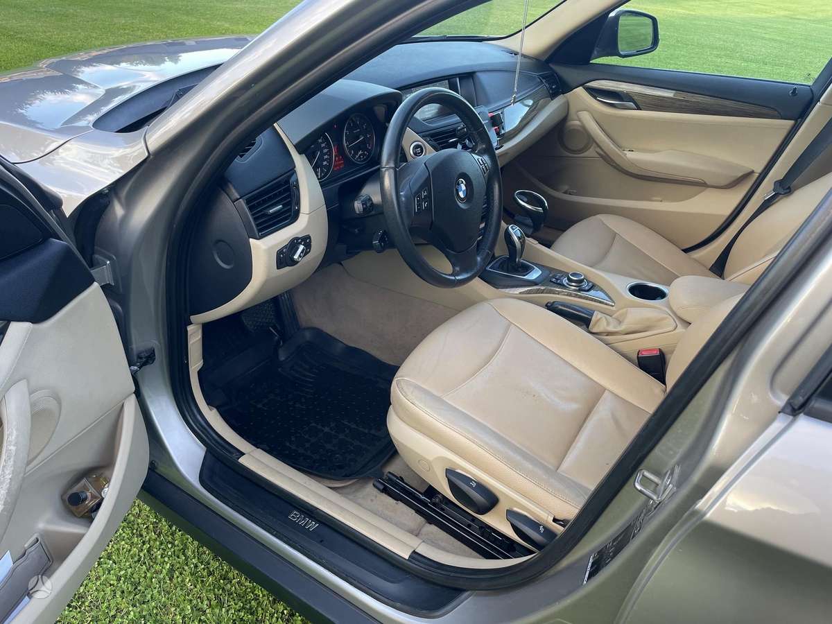 BMW X1, 2.0 l., off-road / crossover