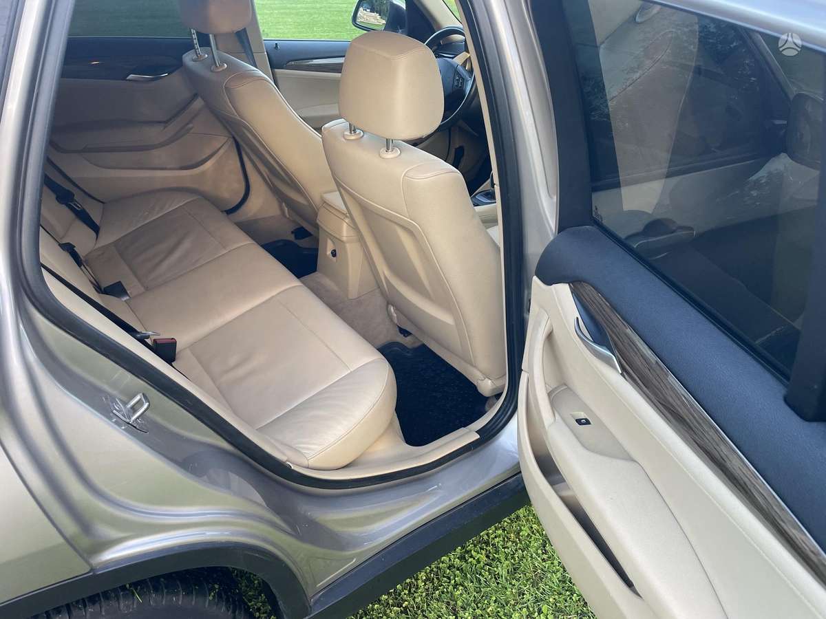 BMW X1, 2.0 l., off-road / crossover
