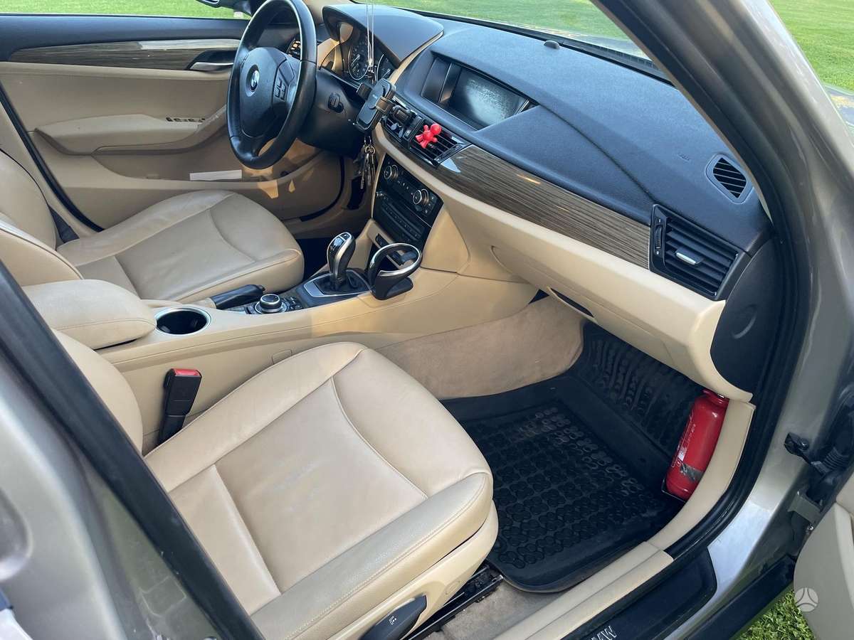 BMW X1, 2.0 l., off-road / crossover