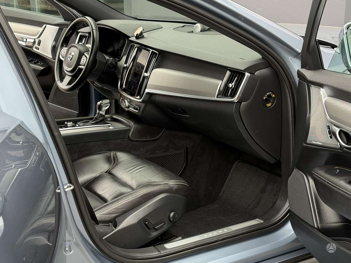 Volvo S90, 2.0 l., Седан