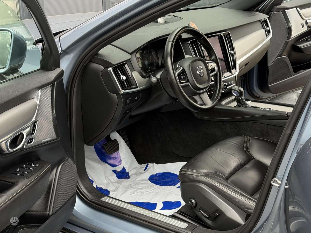 Volvo S90, 2.0 l., Седан