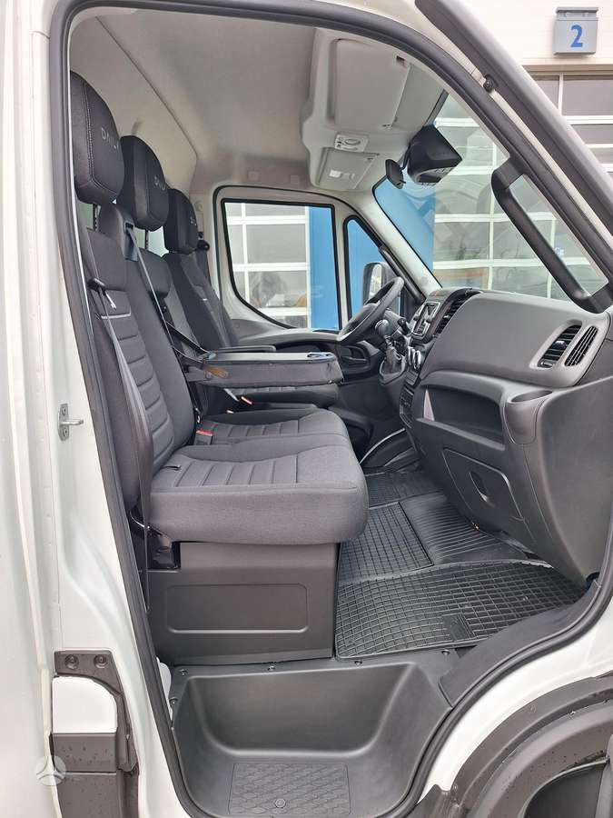 Iveco Daily, box trucks / box vans