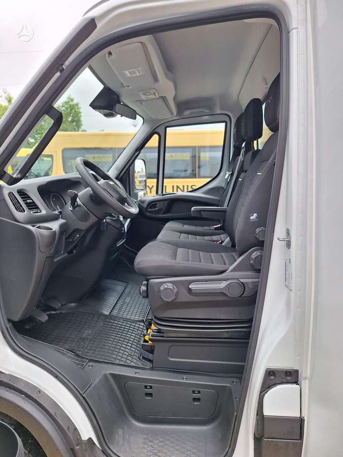 Iveco Daily, box trucks / box vans
