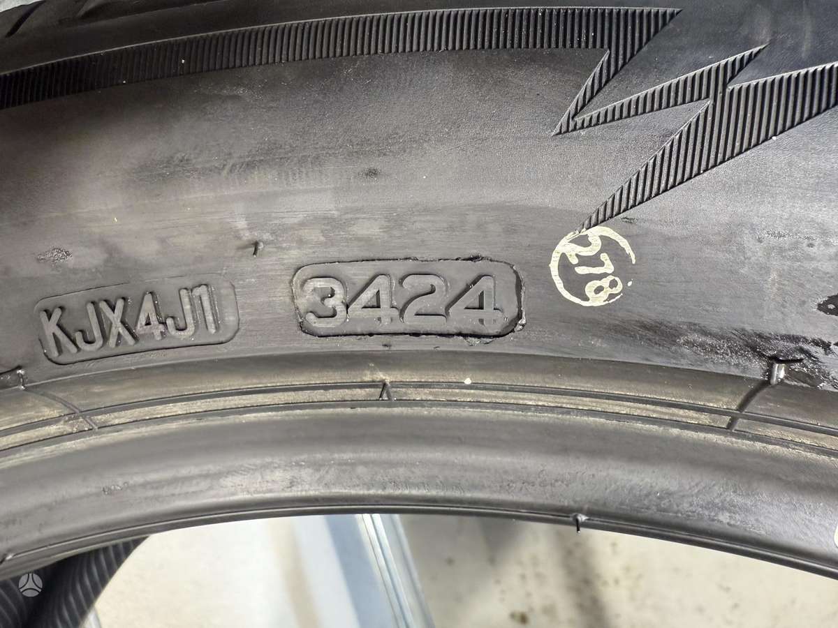 Bridgestone Blizzak lm005/2024m, winter 245/45 R20