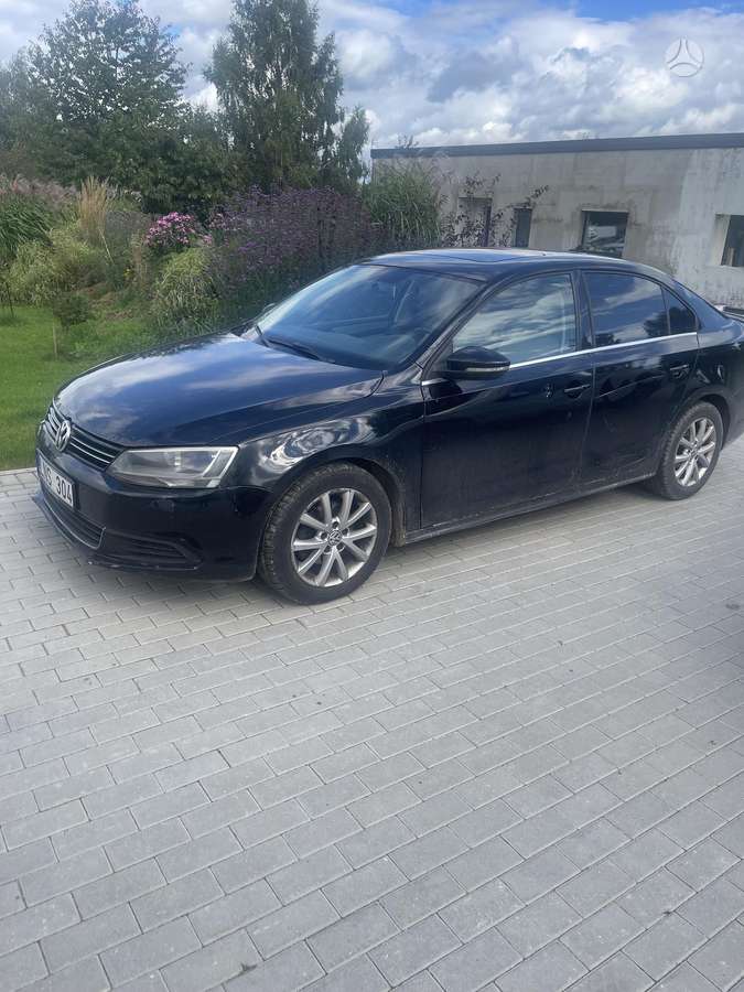 Volkswagen Jetta - 1
