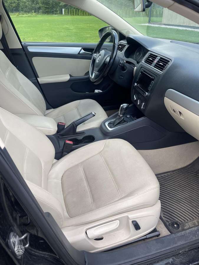 Volkswagen Jetta - 5