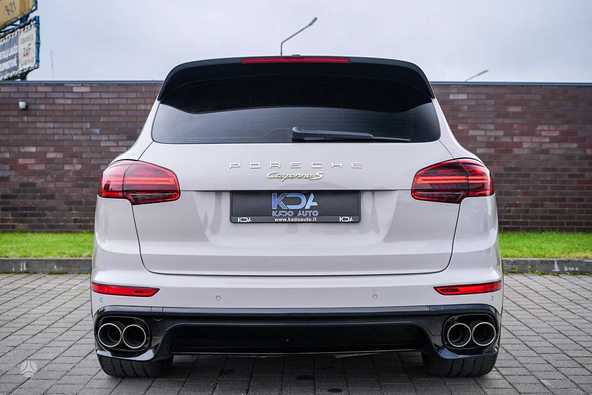 Porsche Cayenne - 8