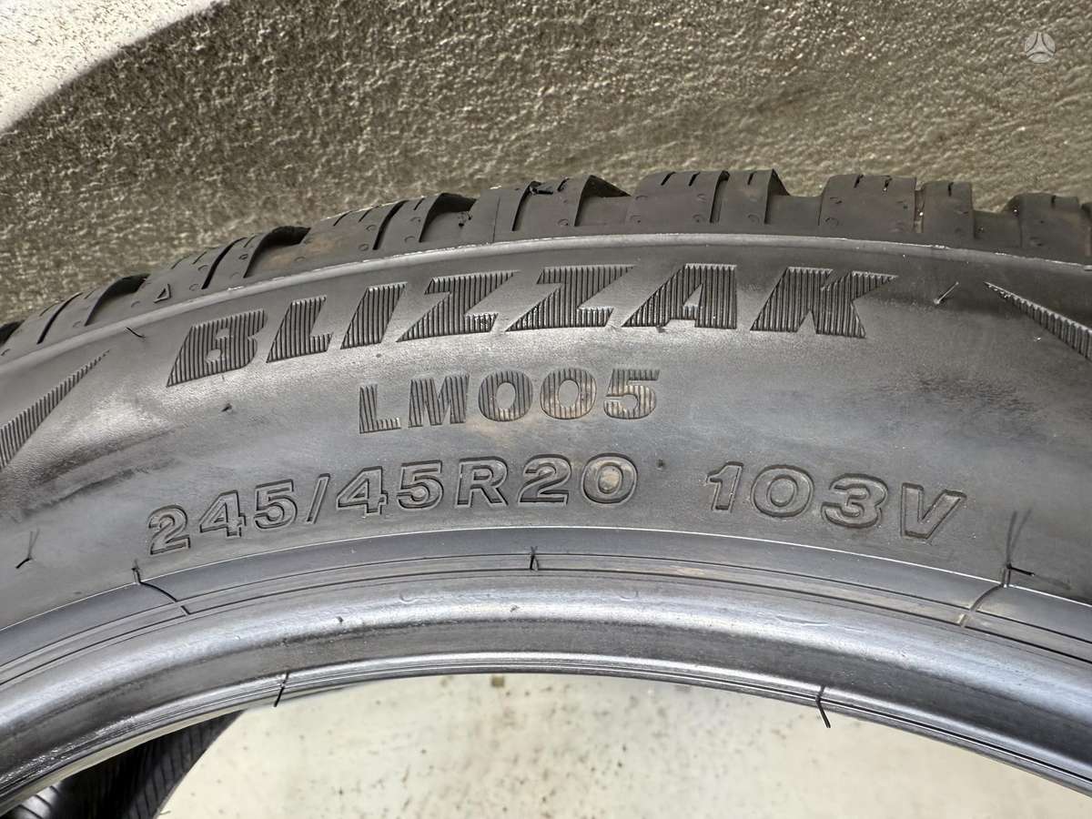 Bridgestone Blizzak lm005/2021m, winter 245/45 R20