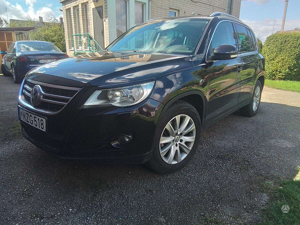 Volkswagen Tiguan - 1