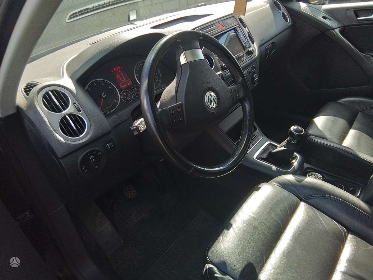 Volkswagen Tiguan - 4